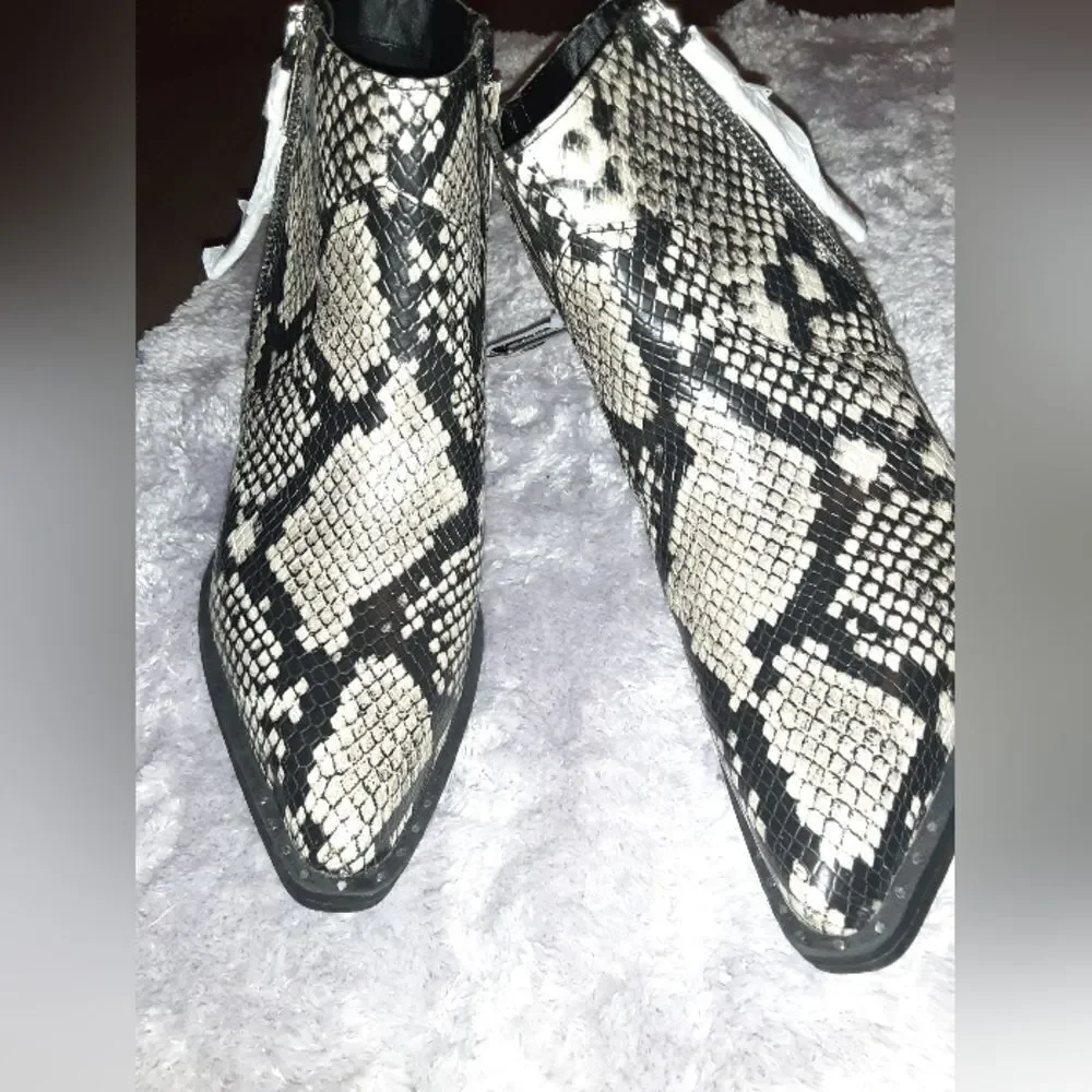 Ladies Circus by Sam Edelman Snake Print ankle boot sz 6.5